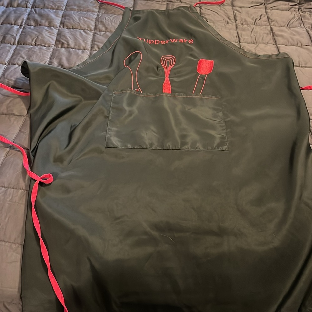 Tupperware Apron - Picture 2 of 5